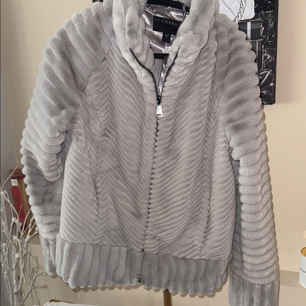 Bernardo Faux Fur 🧥 jacket - Picture 2 of 4